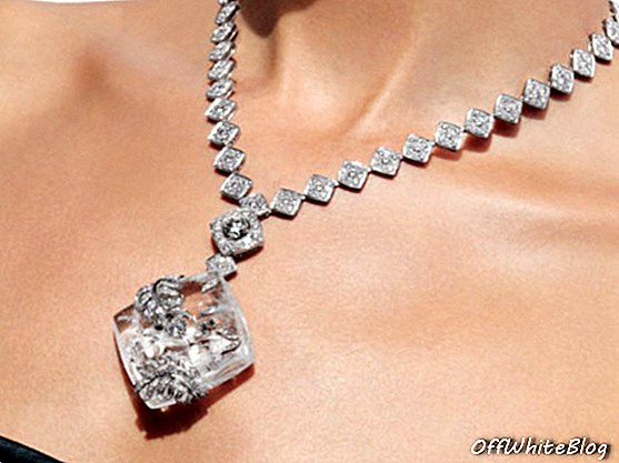 Signature Cocoon 18k witgouden ketting met een gebeeldhouwde bergkristal, 1,5 karaat briljant geslepen diamant en 652 briljant geslepen diamanten.