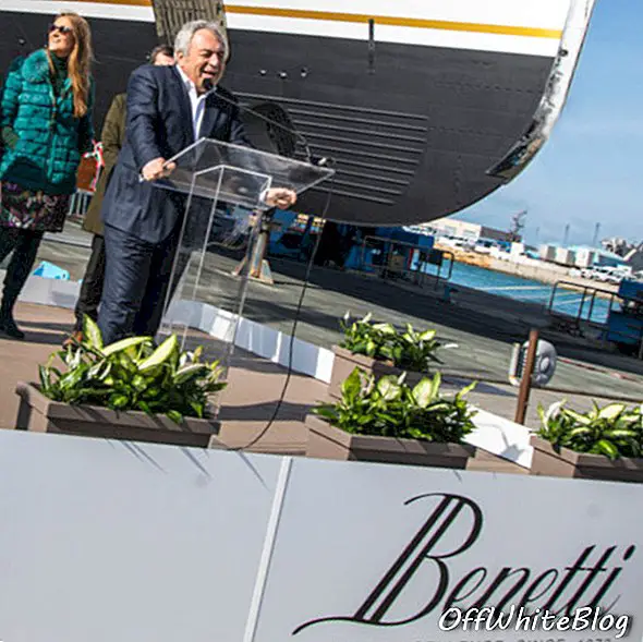 Franco Fusignani, CEO van Benetti, spreekt tijdens de lanceringsceremonie van de FB273