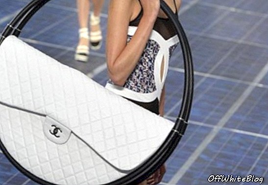 Chanel hula-hoop taška