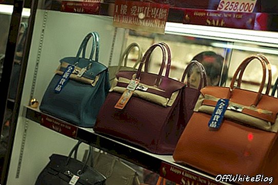 Los viejos bolsos de lujo cobran nueva vida en Hong Kong