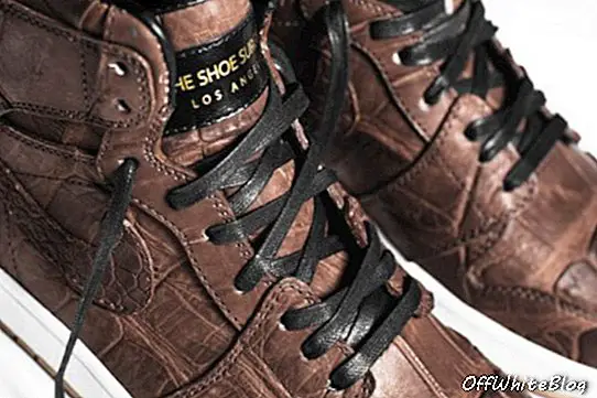 De nieuwste creatie van The Shoe Surgeons - luxe op maat gemaakte vintage nijl krokodillenleer Nike Air Jordans met zijn kenmerkende label.
