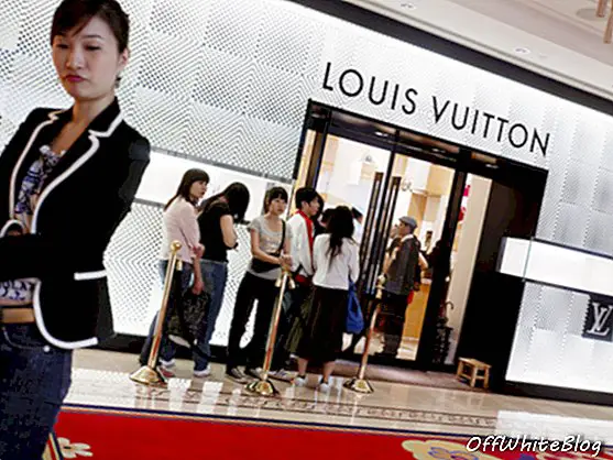 Китайское паническое бегство среднего класса за роскошными сумочками