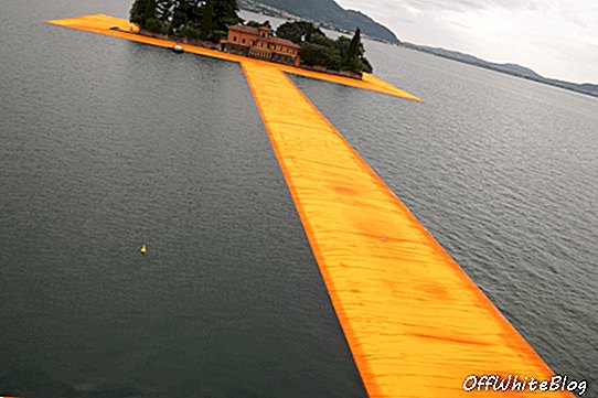 Umělec Christo Floating Pier se otevírá v Itálii