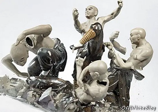 Serie de fotografías de figuras de porcelana de lucha 8