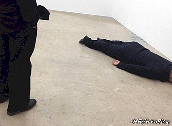He Xiangyu Sculpts Ai Weiwei лицом вниз на пол Designboom 06