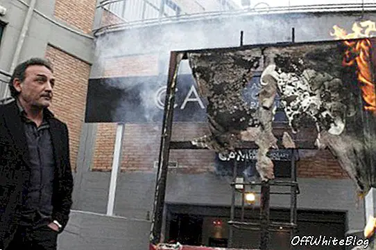 Un musée italien brûle une œuvre d'art lors d'une manifestation