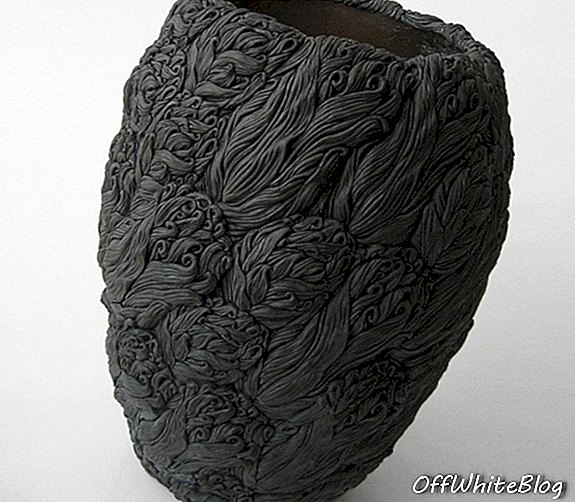 細野ひとみによる陶磁器彫刻8