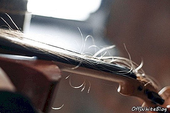 Tadas Maksimovas spina włosy w grywalne struny skrzypiec designboom 003