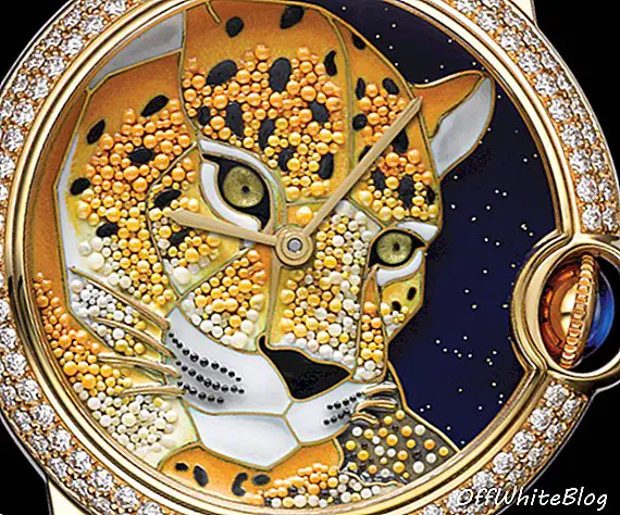 The Rotonde de Cartier Granite Panthere menggunakan granulation emas untuk mencipta motif kepala panther pada dailnya