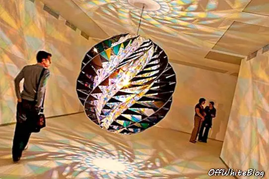 Kaleidoskopiskās stikla instalācijas, kuras izveidojis Olafurs Eliassons 13