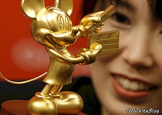 Patung Emas Mickey Mouse