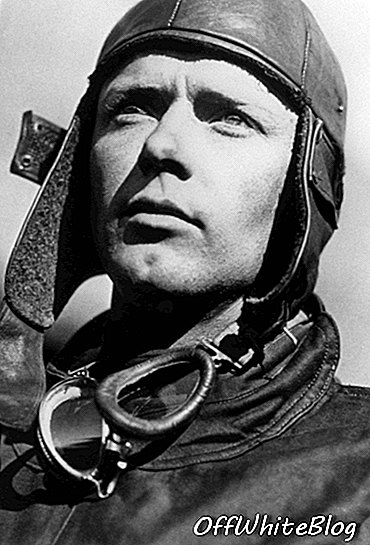Lindbergh bị mất mũ bay bật lên đấu giá