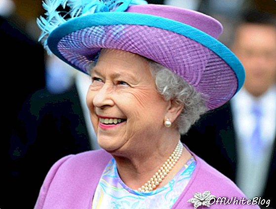 Thư chi tiết Nữ hoàng lãng mạn Elizabeth đã bán