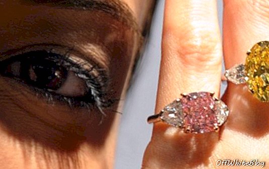 Diamantul „roz viu” vinde pentru un record record de 10,8 milioane de dolari