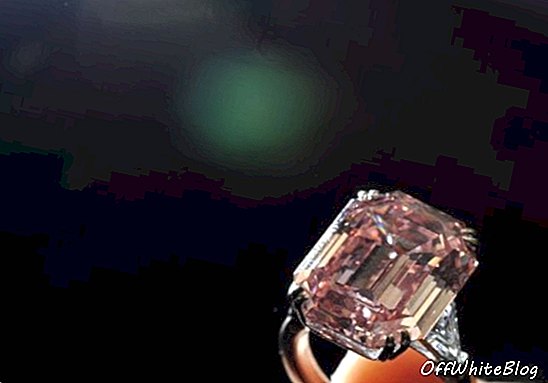 Harvinainen vaaleanpunainen timantti noutaa 10,8 miljoonaa dollaria