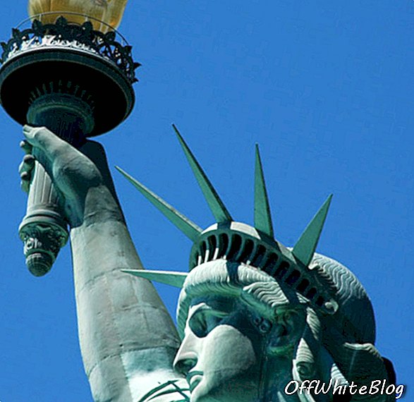 Statue of Liberty nenä ylös huutokauppaa varten