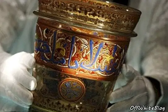 Cupa secolului al 14-lea se vinde cu 1,6 milioane de lire sterline la Sotheby's