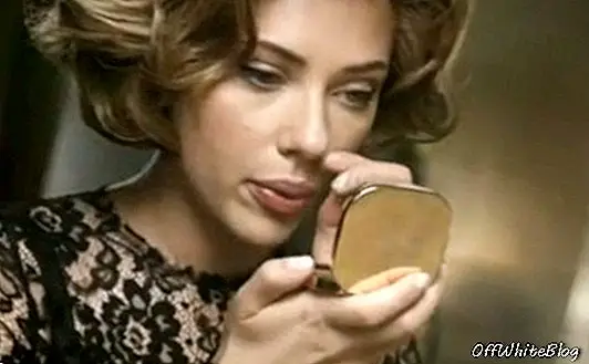 Scarlett Johansson teoksessa “The One” Dolce & Gabbanalle