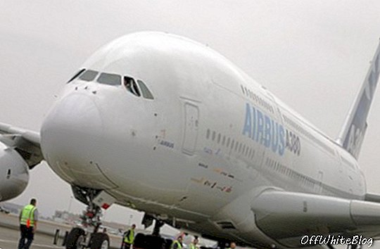 Airbus A380 Superjumbo eralennuk