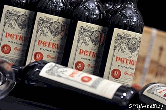 Pengembara pengembara $ 66,000 pada wain di Paris yang bebas cukai