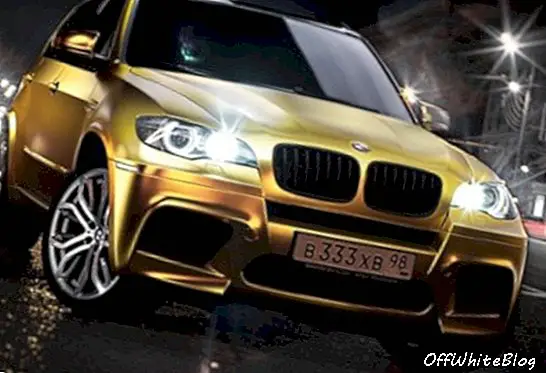BMW X5 verpakt in goud