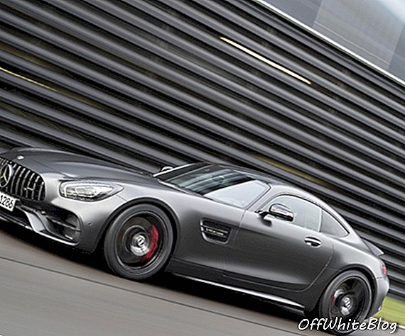 Išleistas naujas sportinis automobilis: „Mercedes“ 50-mečio proga pristato naują „AMG GT C“ modelį