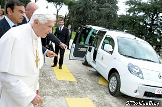 Vatikánský papež nové auto