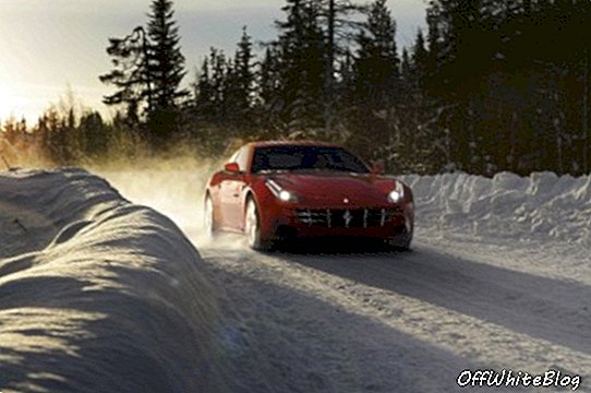 2011 m. „Ferrari ff“ sniegas