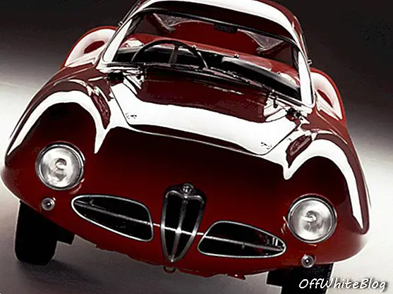 Используя элементы Alfa Romeo 1900 C, Alfa Romeo C52 'Disco Volante' получил новый алюминиевый картер, новое трубчатое шасси и очень легкий, яркий и эффективный алюминиевый корпус.