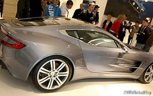 „Aston Martin“ atidaro savo parduotuvę Niurburgringe