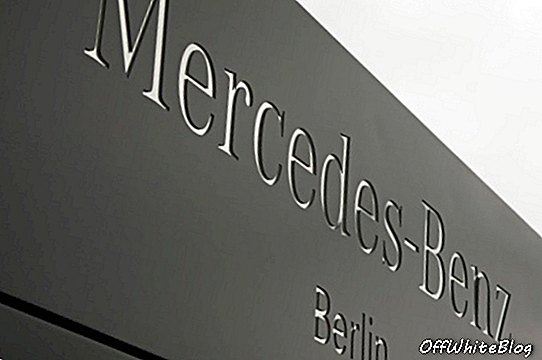 Berlīnes lidostā lielā Mercedes-Benz izstādē