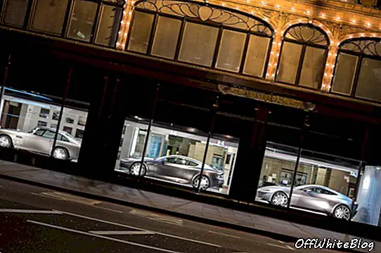 Aston Martin Window Display bij Harrod's