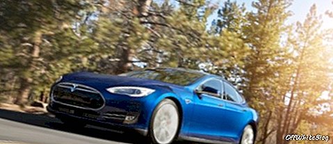 „Tesla Model S Ocean Blue“