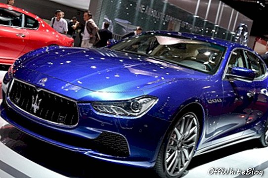Maserati Ghibli modrá