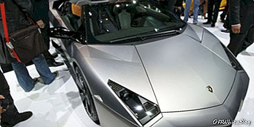 Filma Lamborghini ReventÃ³n Roadster