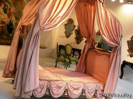Giường của Carla Bruni
