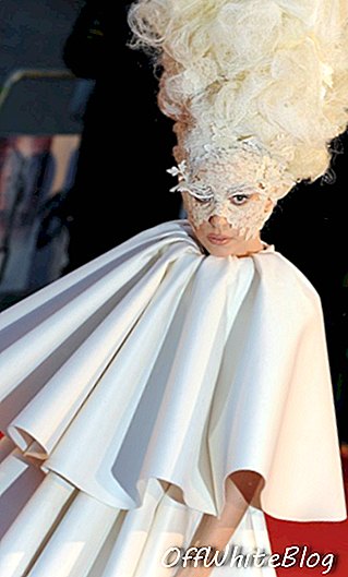 Versace tidak bekerja dengan Lady Gaga di jangkauan