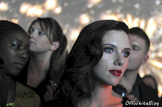 Moët & Chandon avalikustas šampanja esimese näona Scarlett Johanssoni