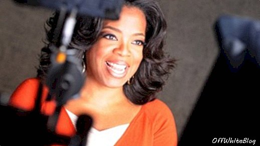 Η Oprah Winfrey δείχνει