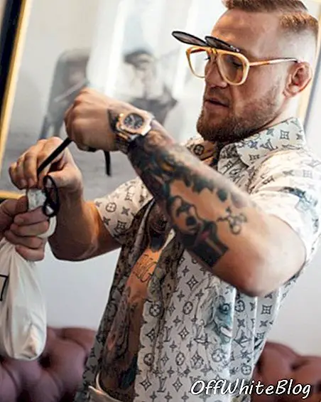 McGregor, bir çift düz üst reçeteli gözlük, Louis Vuitton gömleği ve bir Patek Philippe Nautilus kronografındaki flip-up şekilleri ile resmedildi.