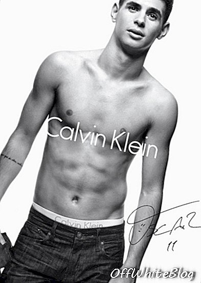 Brezilyalı futbol yıldızı Oscar Calvin Klein için poz veriyor