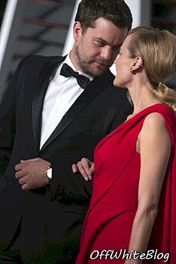 Diane Kruger a Joshua Jackson prídu na marný veľtrh Oscar Party 2015 v Beverly Hills v Kalifornii 22. februára 2015. AFP PHOTO / ADRIAN SANCHEZ-GONZALEZ / AFP / ADRIAN SANCHEZ-GONZALEZ