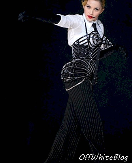 Jean Paul Gaultier conçoit un nouveau corset pour Madonna