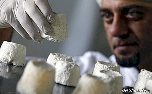 Novaks Džokovičs pērk ēzeļu siera piegādes visā pasaulē