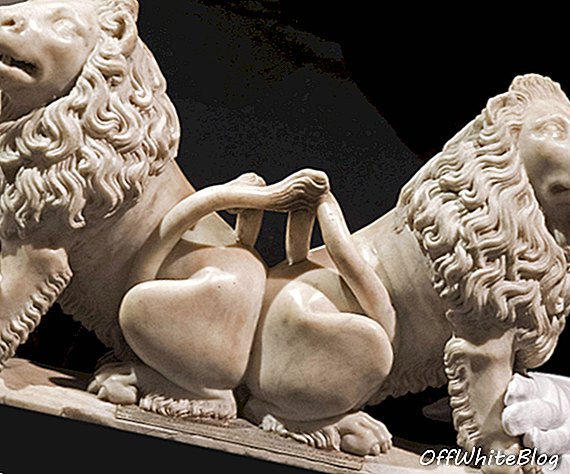 Цхристие'с Лондон аукције мермерних лавова француског вајара Андре Беауневеу-а