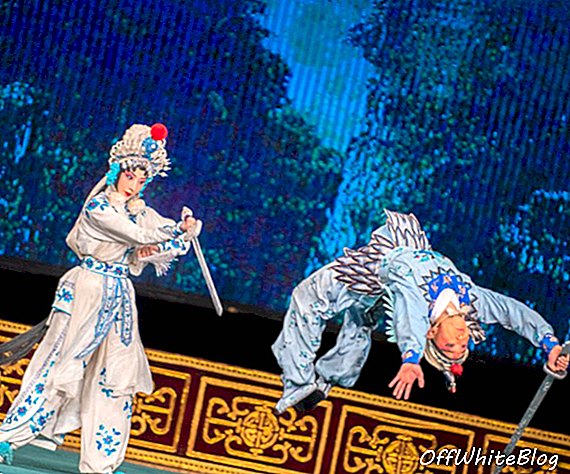 להקת האופרה של בייג'ינג הנודעת מיי מיי לנפנג בקאמבודיה