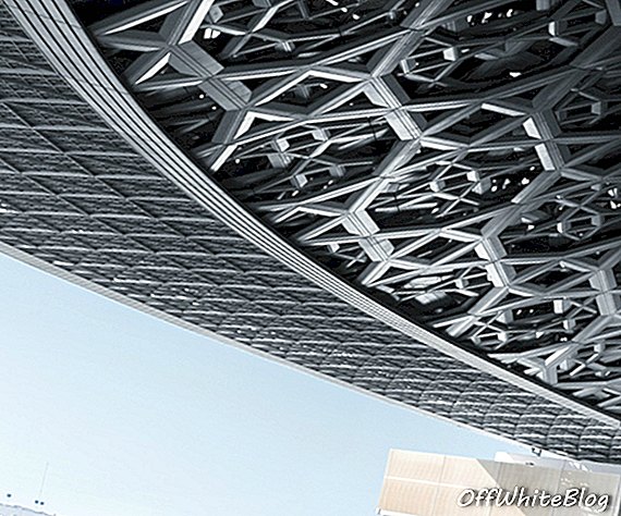 Лоувре Абу Даби привлачи мноштво попут магнета у УАЕ