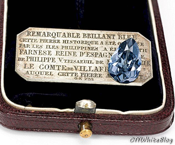 الماس الأزرق الأسطوري للمزادات الهابطة الملكية مقابل 6.7 مليار دولار