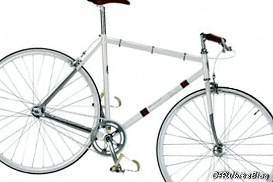 Bianchi dengan sepeda kota putih Gucci