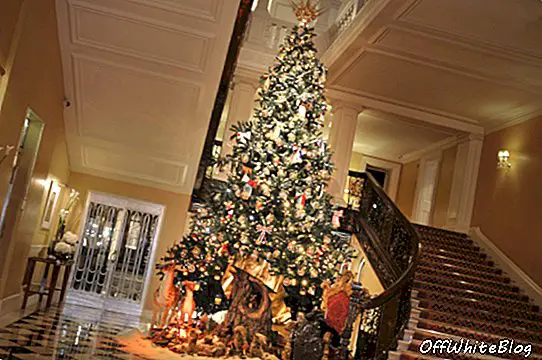 Dolce & Gabbana onthullen kerstboom voor Claridge's